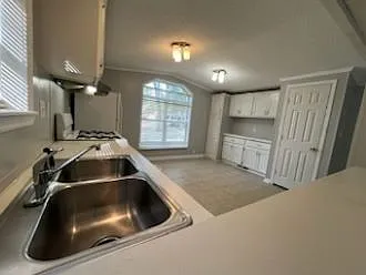 211 E 1st St #8 — Photo 2
