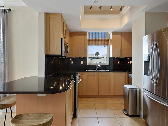 5th image of 511 SE 5th Ave APT 1817