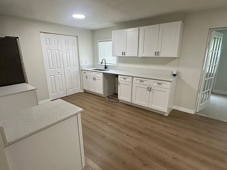 591 Cambridge Cir — Photo 9