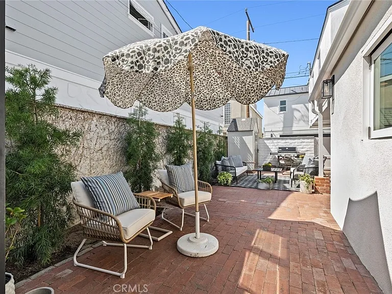 305 Apolena Ave — Photo 8
