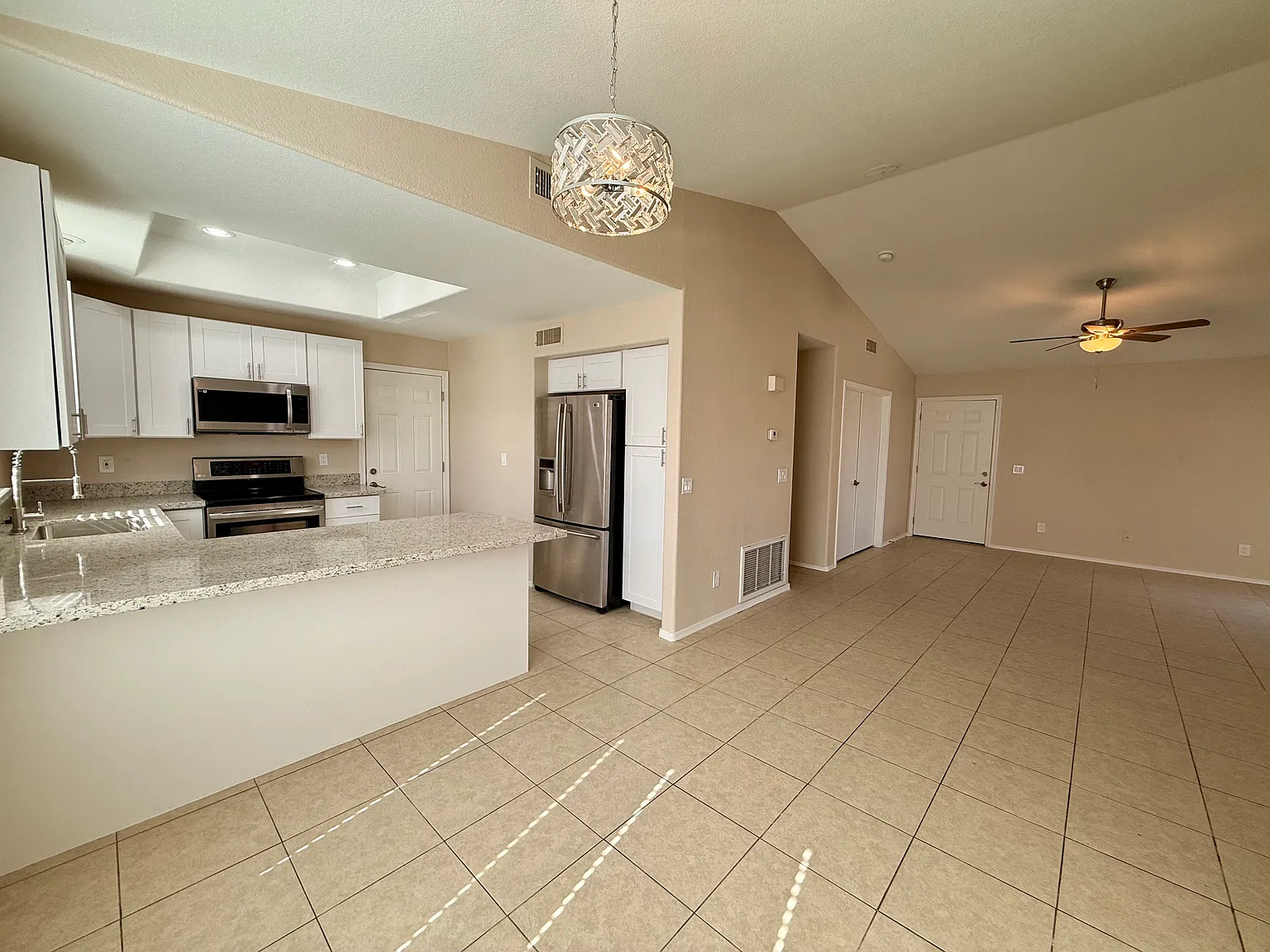 3 bed, 1288 sqft, $2,450 — Photo 3