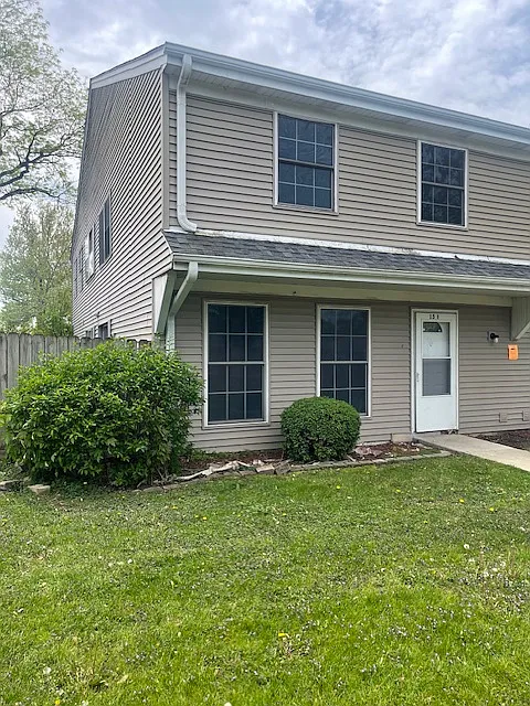 3 bed, 924 sqft, $2,400 — Photo 2