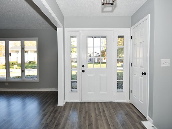 3rd image of 19 Danridge Dr