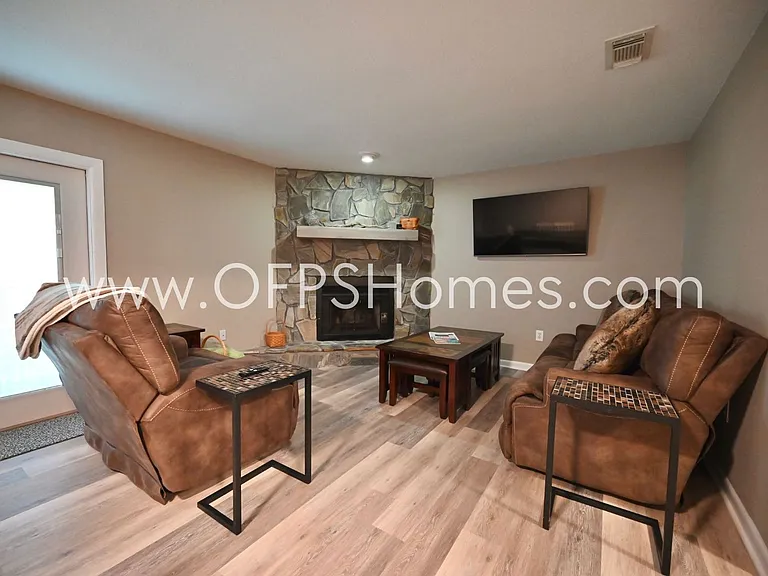 1755 Union Ave — Photo 8