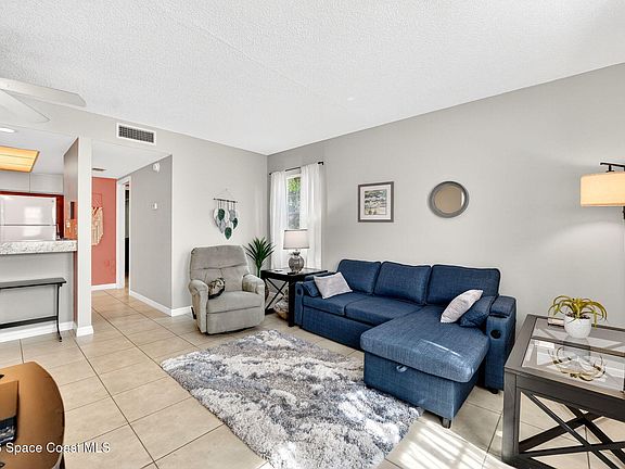 4th image of 2978 Sir Hamilton Cir #7