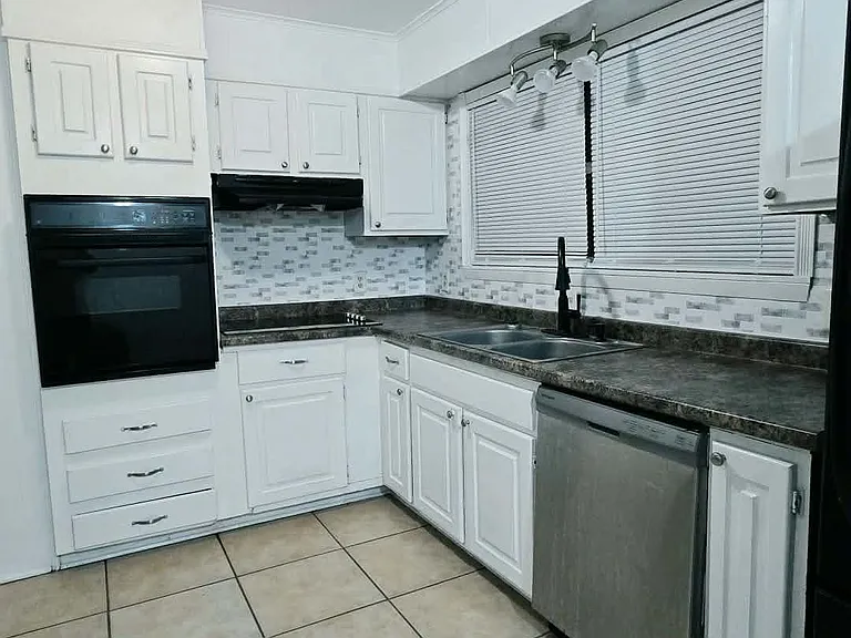 200 Lula St — Photo 2