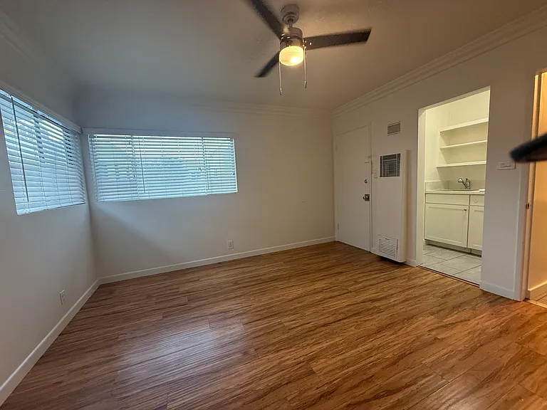 240 S Reeves Dr #A — Photo 4