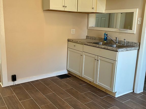 3rd image of 2224 Sylvanie St