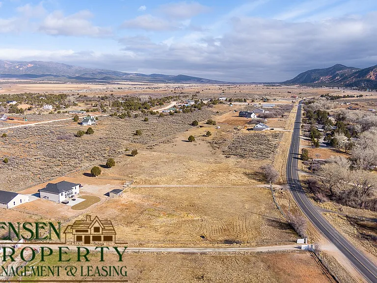 1784 S Old Highway 91 — Photo 24