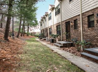 F 4 E Oak St, Oakland, NJ 07436