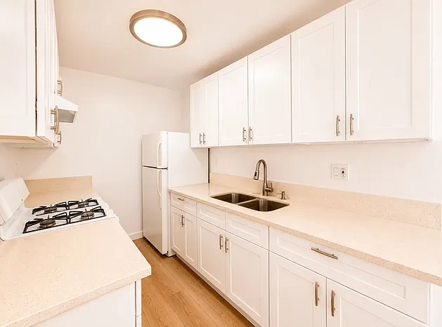 1841 Winona Blvd #1 — Photo 9