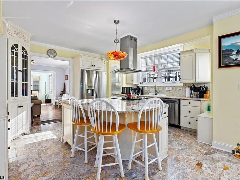 104 S Oakland Ave — Photo 8