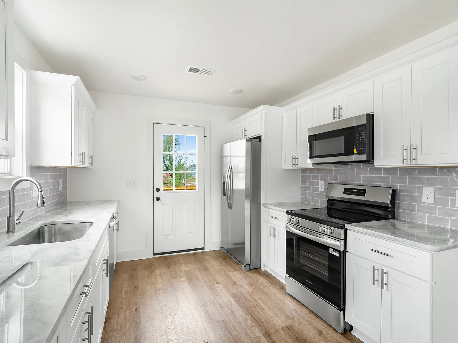 3 bed, 1400 sqft, $2,345 — Photo 4