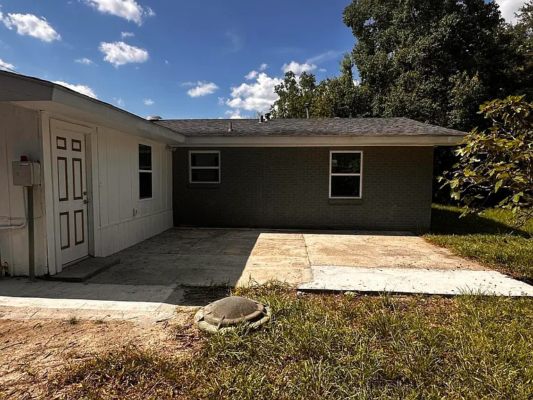 10616 Oak St — Photo 2