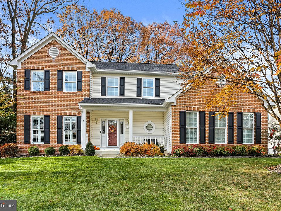 1st image of 10 Woodbent Dr