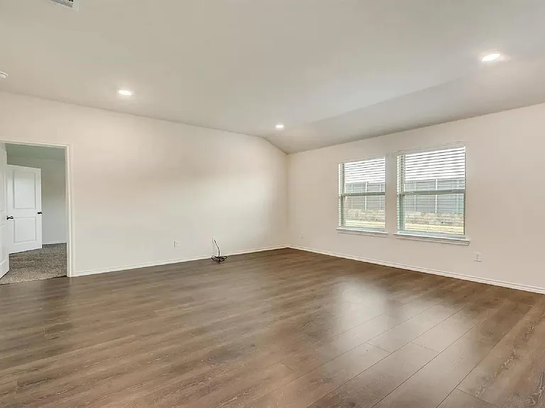 972 Glover Dr — Photo 14