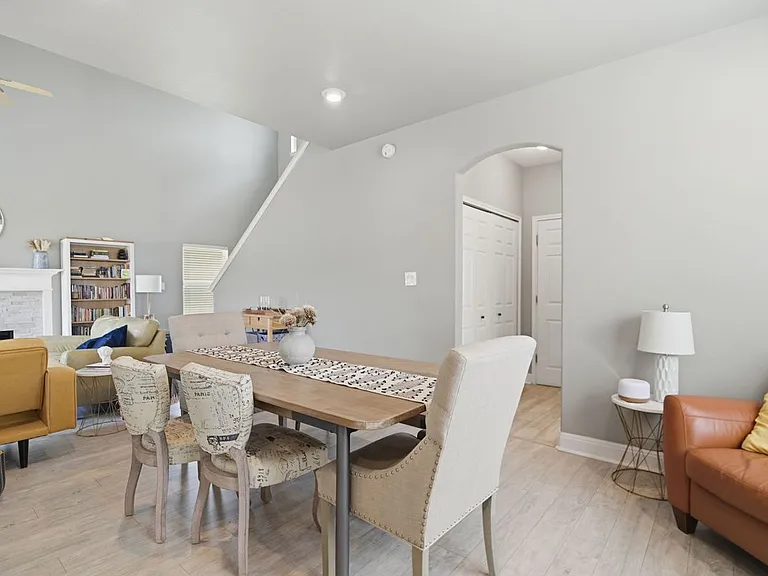 20515 View Mdw — Photo 2
