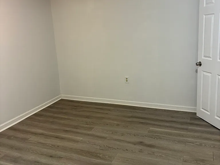 425 Oakwood St SE — Photo 10