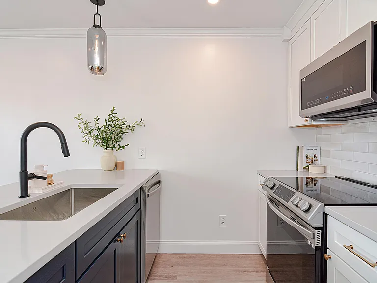 27 Chestnut St — Photo 11