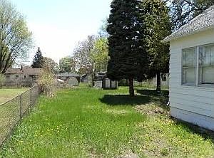 4th image of 25715 Dartmouth St