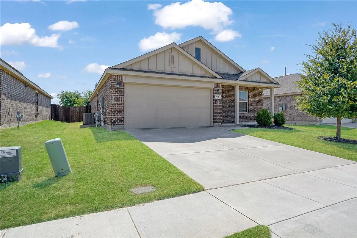 4 bed, 1925 sqft, $1,999 — Photo 2