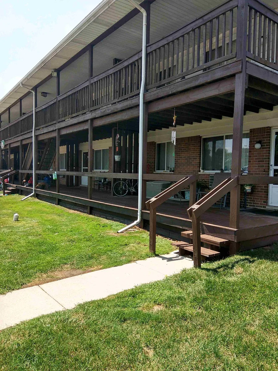 Building Photo - 310 S Belle River Ave