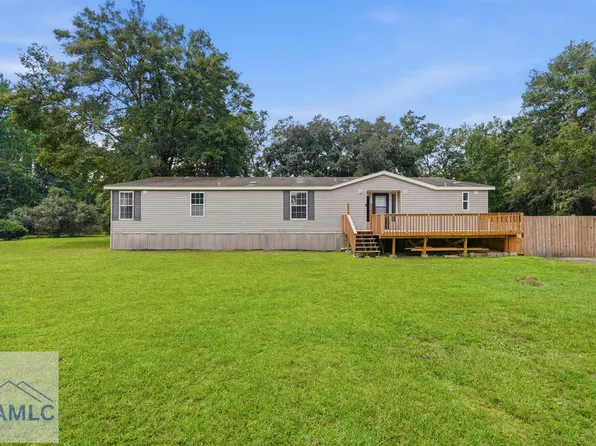 31 Neil St NE, Ludowici, GA 31316