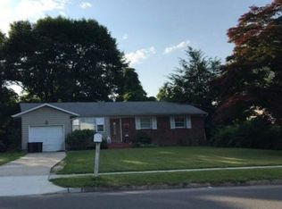 10 Lawrence Rd, Kings Park, NY 11754