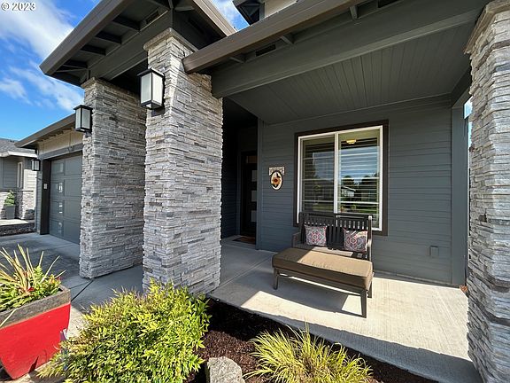 2nd image of 5207 NE 134th St