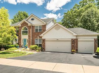 518 Eagles Nest Ct, Ballwin, MO