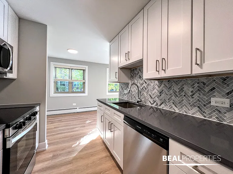 452 W Oakdale — Photo 84