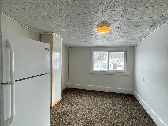 4th image of 734 Speer St