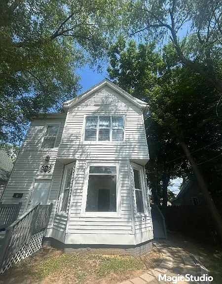 2400 N Sheridan Rd — Photo 1
