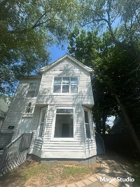 2400 N Sheridan Rd