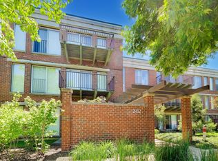 382 Kelburn Rd APT 221, Deerfield, IL 60015