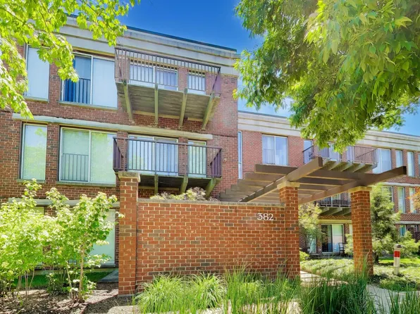 382 Kelburn Rd APT 221, Deerfield, IL 60015