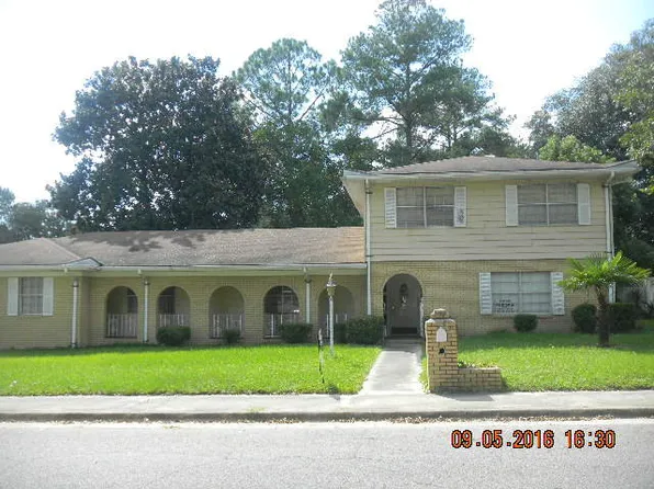 1215 Toomer St, Waycross, GA 31501