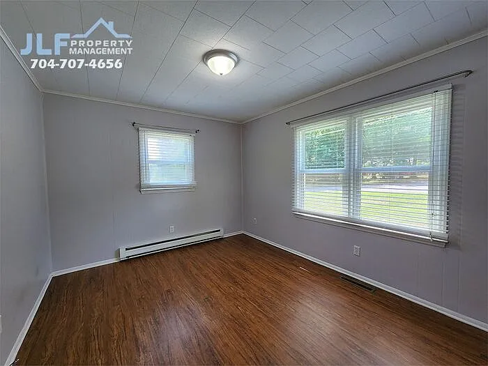 135 Oak Grove Rd — Photo 9