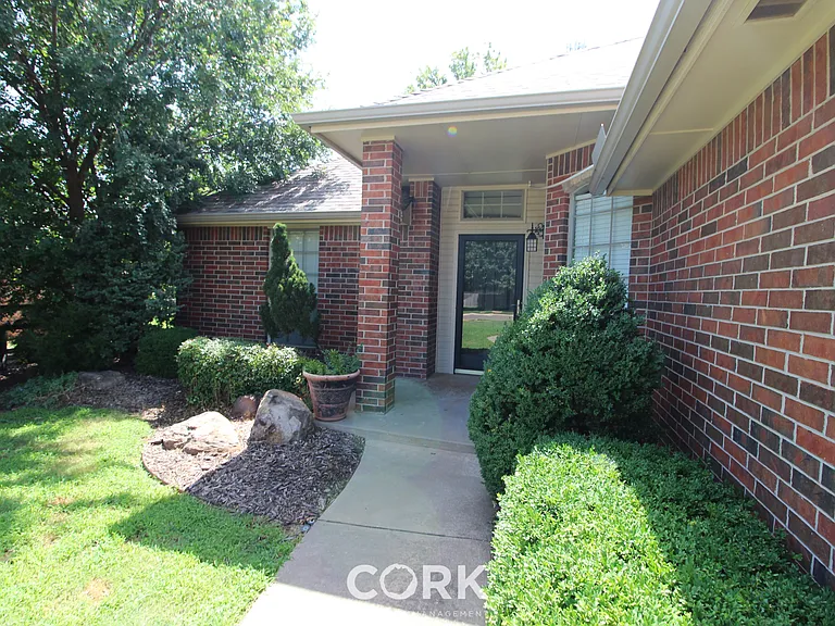 2808 Stonebrook Rd — Photo 4