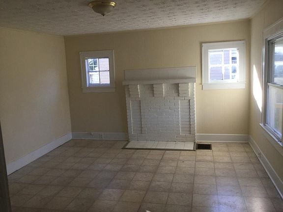 2nd image of 2714 Louise Ave