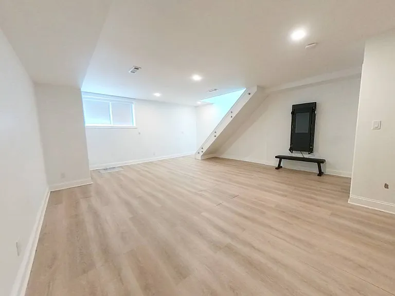 427 Pulaski St #1 — Photo 9