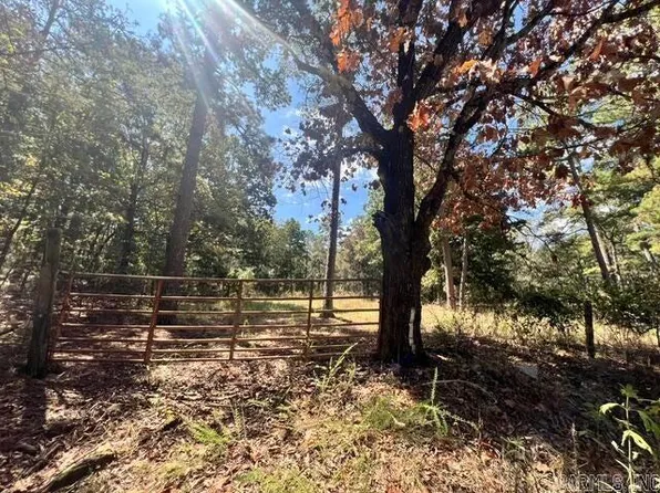 E Red Barn Rd, Cave City, AR 72521