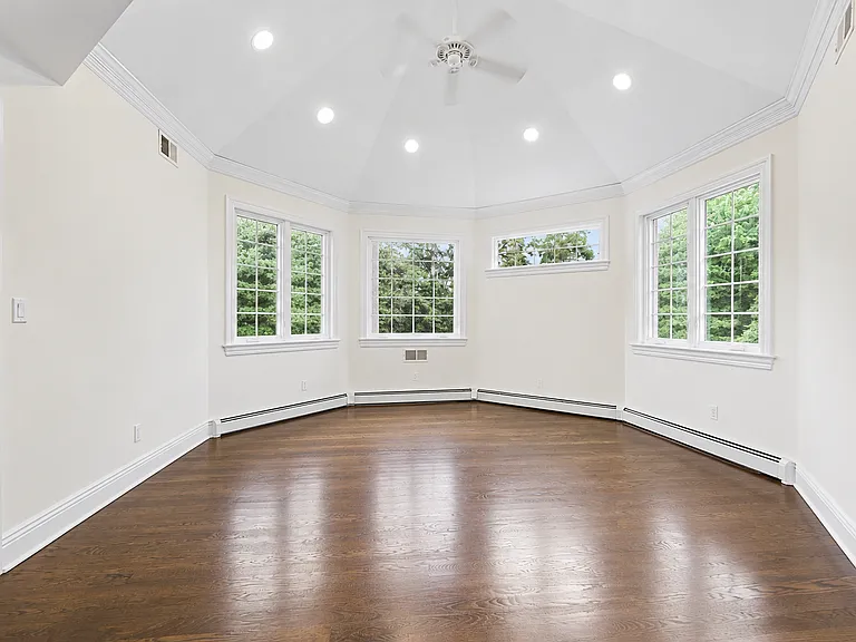 122 Helen Ct — Photo 12