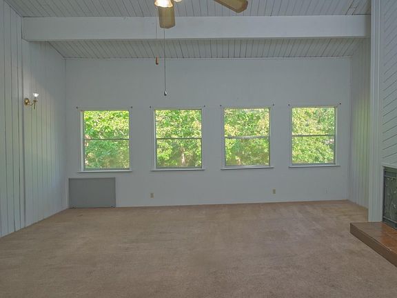 2nd image of 30 Lakeway St