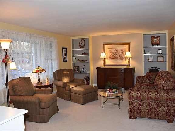2nd image of 9 Log Cabin Cir