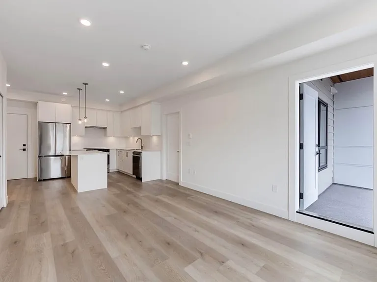20286 72b Ave — Photo 12
