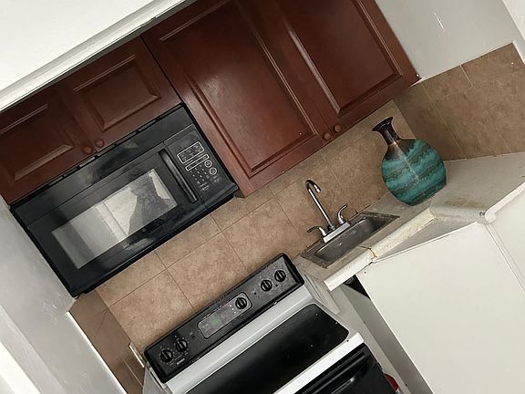 2nd image of 565 Dr Mary McLeod Bethune Blvd #9