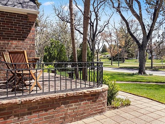 2nd image of 6023 E 6th Avenue Parkway