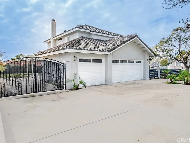9805 Liberty St — Photo 3