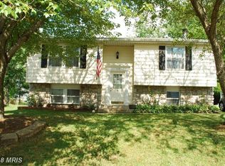 102 N Garfield Rd, Sterling, VA 20164